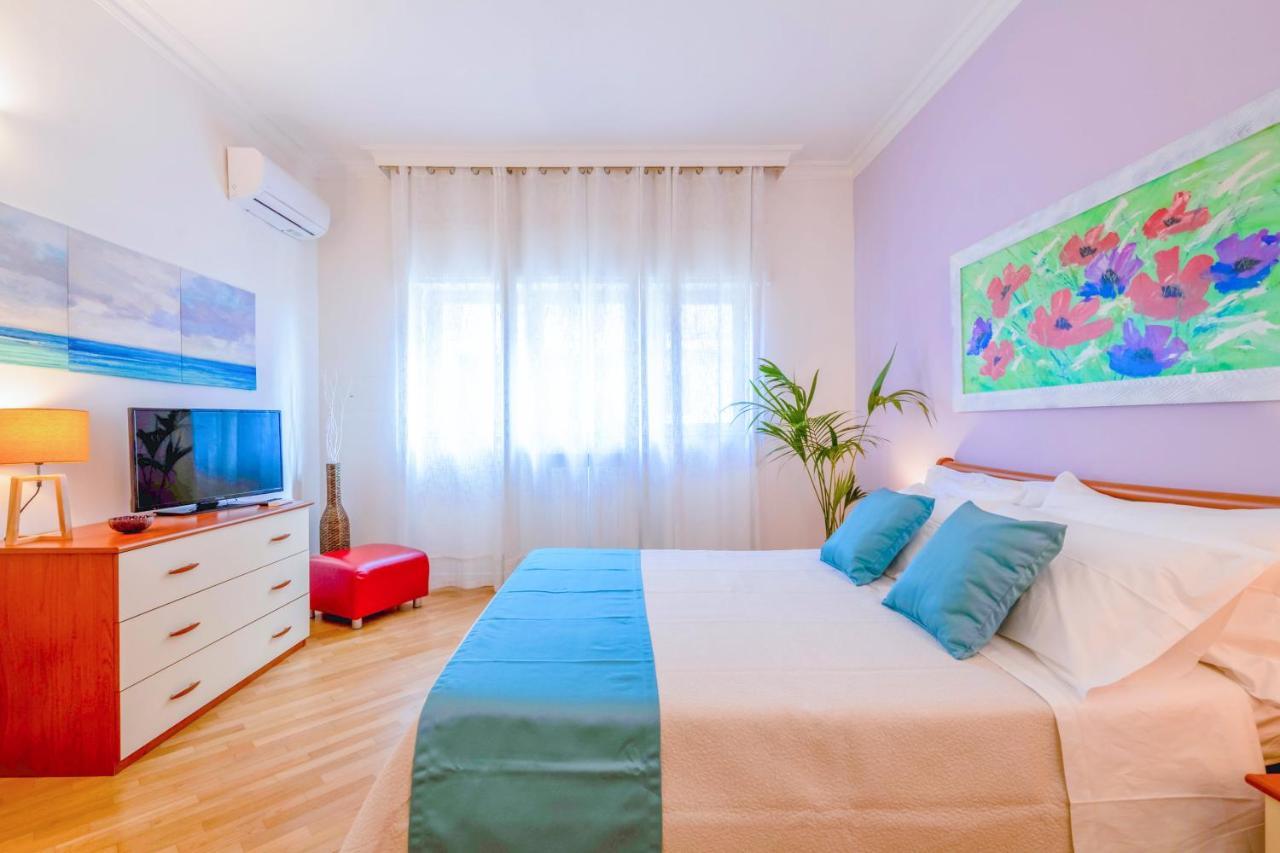 Modern Apartment To Relax In The City Center Bari Luaran gambar